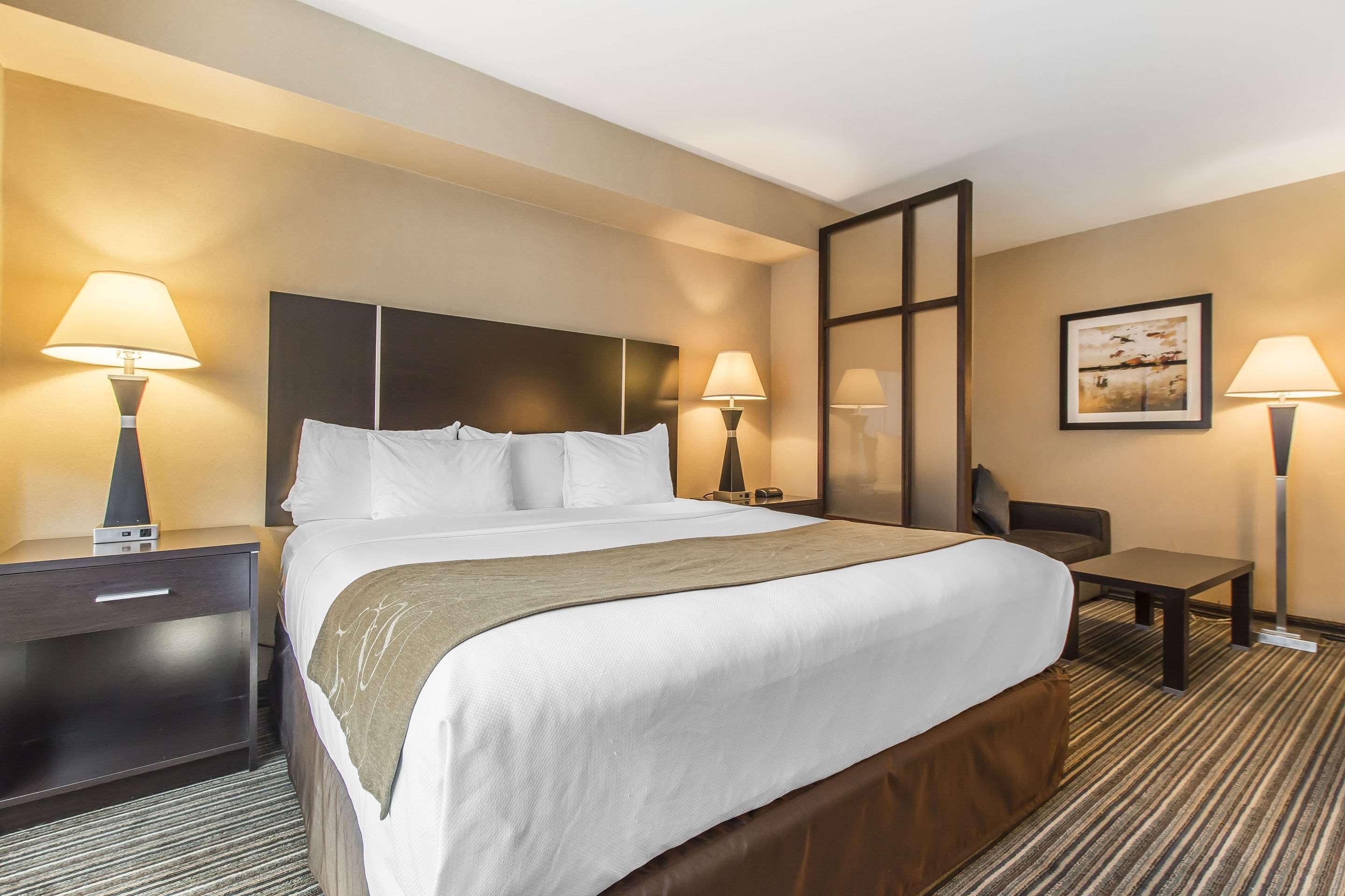 מונטריאול Comfort Suites Downtown מראה חיצוני תמונה