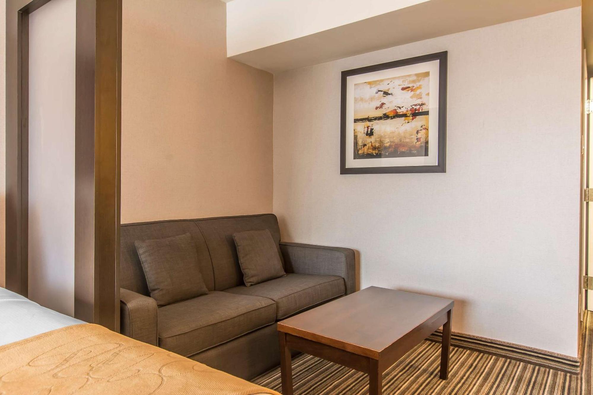 מונטריאול Comfort Suites Downtown מראה חיצוני תמונה