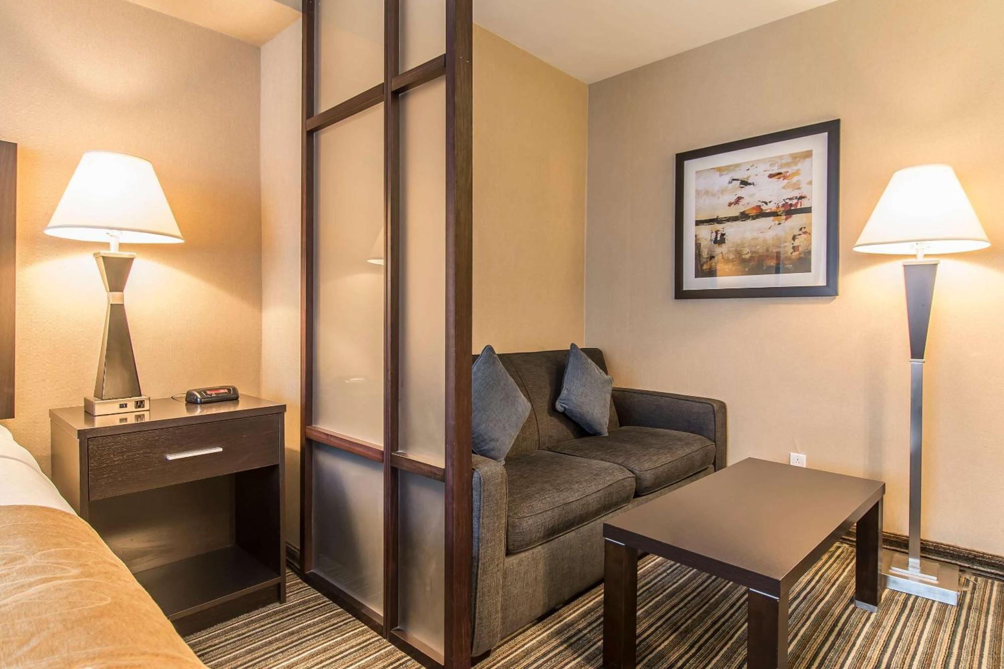 מונטריאול Comfort Suites Downtown מראה חיצוני תמונה