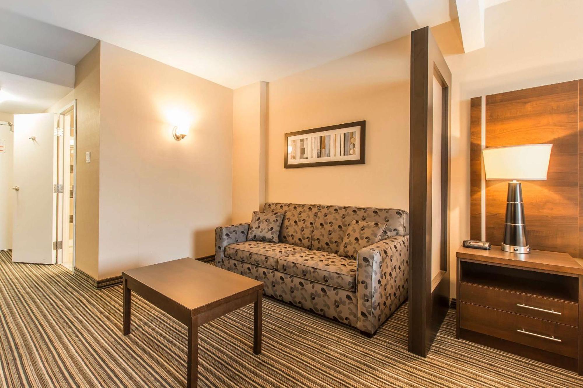 מונטריאול Comfort Suites Downtown מראה חיצוני תמונה