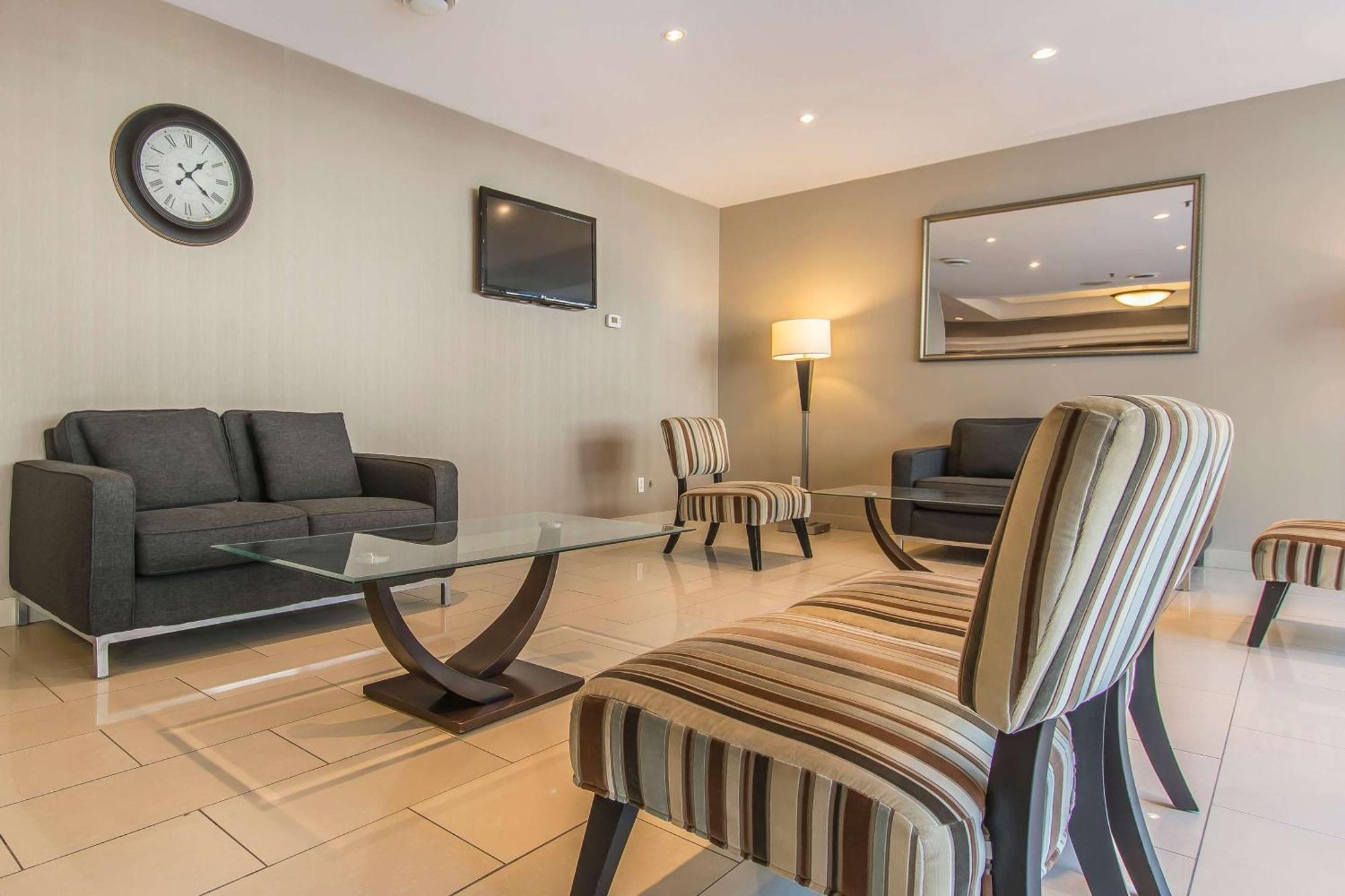 מונטריאול Comfort Suites Downtown מראה חיצוני תמונה